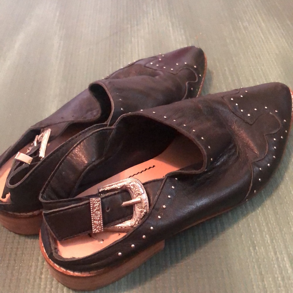 Vintage black western flats with buckle.